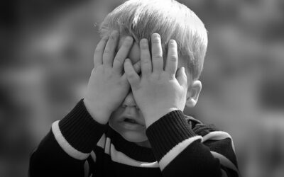 Praktisch boek vol spelletjes voor kinderen die uit de pas lopen