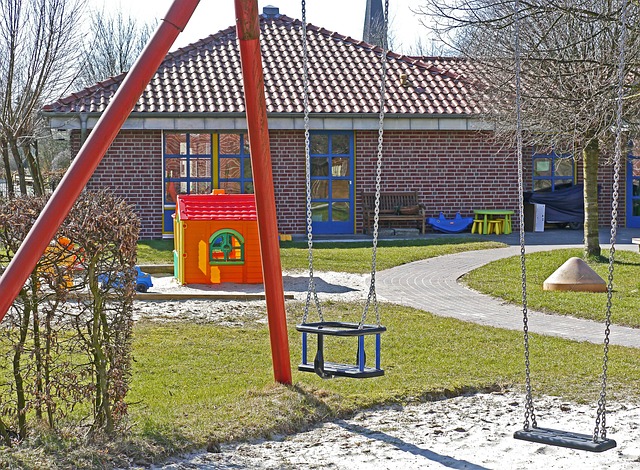 UPDATE SPEELTOESTELLEN EN KINDERBEDDEN IN DE GASTOUDEROPVANG