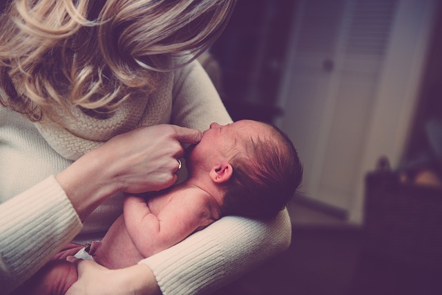 Baby’s scheiden van hun ouders: niet doen!