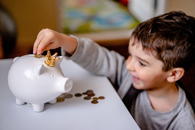 Jonge kinderen leren meer over geld dan je misschien denkt